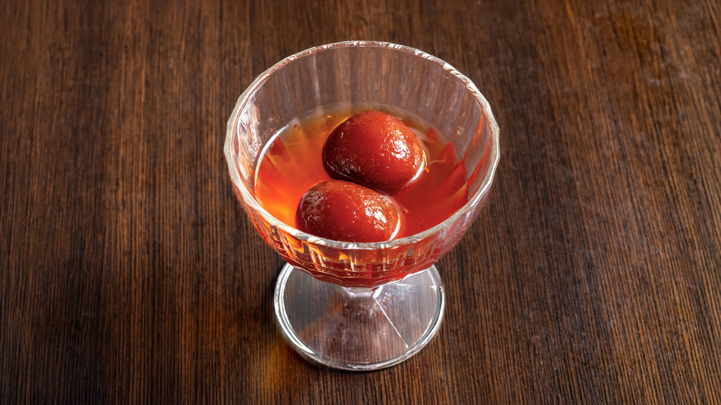 Gulab Jamun moelleux dans un sirop de rose